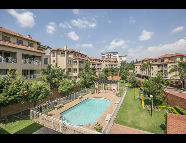 2 BEDROOM APARTMENT FOR SALE IN SUNNINGHILL